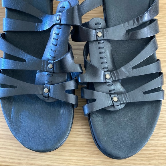 Clarks Size 11 Black Heeled Sandals - Picture 6 of 9